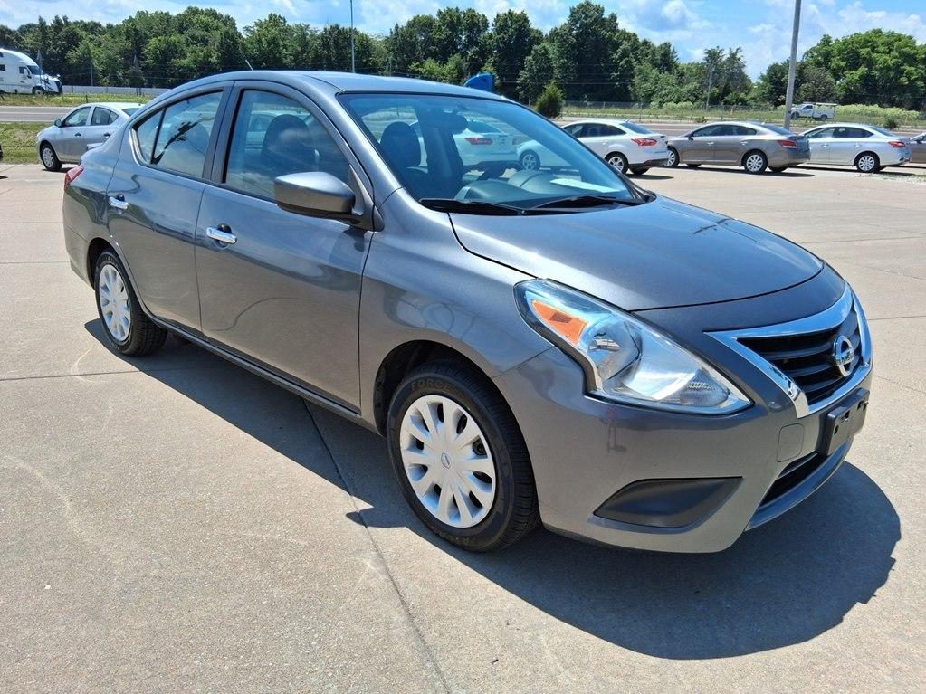 Nissan Versa Sedan SV CVT 2019