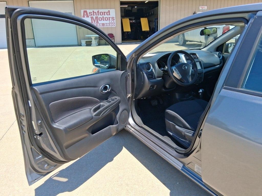 Nissan Versa Sedan SV CVT 2019