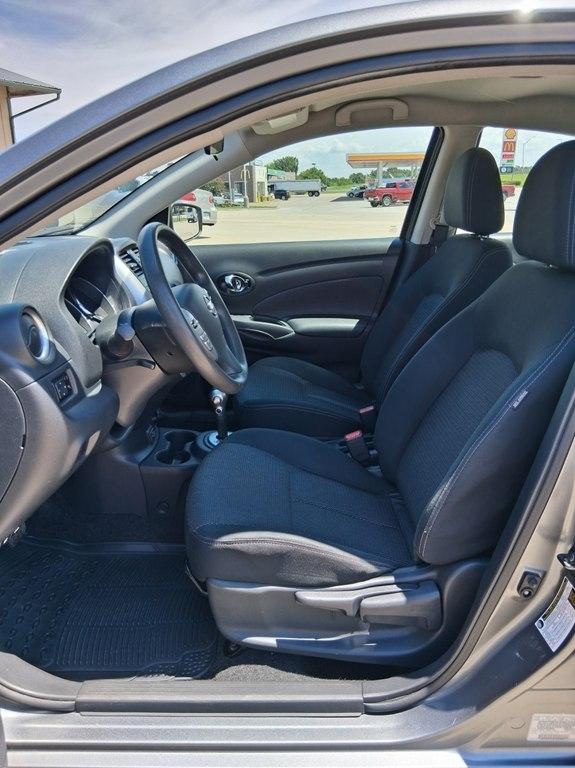 Nissan Versa Sedan SV CVT 2019