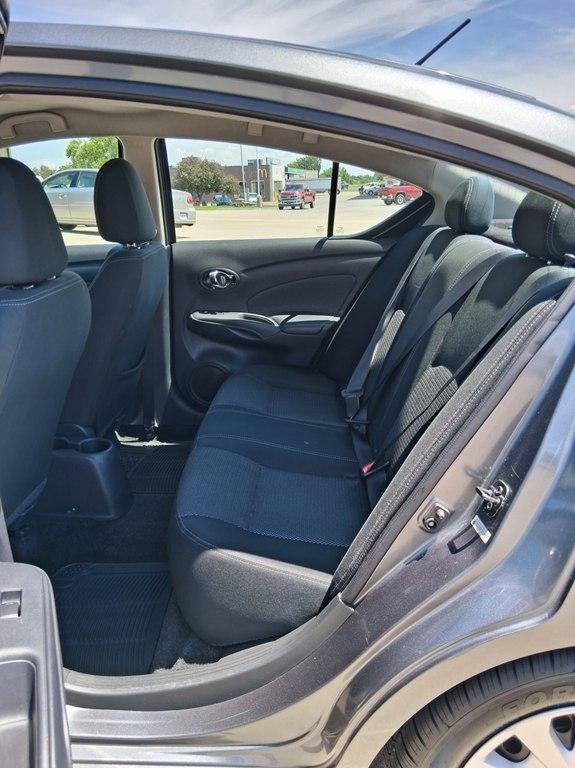 Nissan Versa Sedan SV CVT 2019