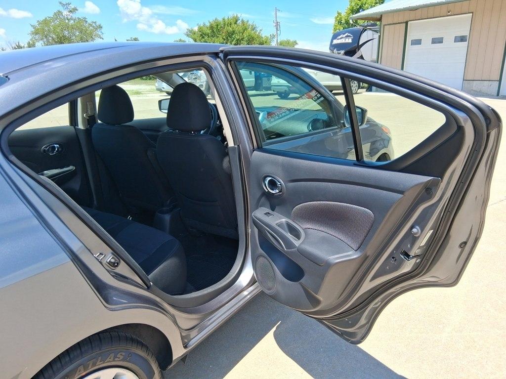 Nissan Versa Sedan SV CVT 2019