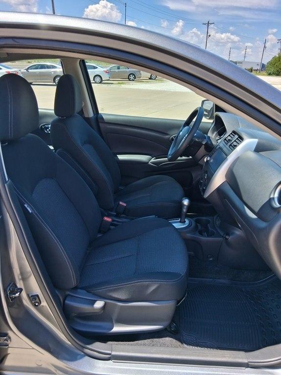 Nissan Versa Sedan SV CVT 2019