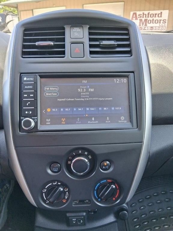 Nissan Versa Sedan SV CVT 2019