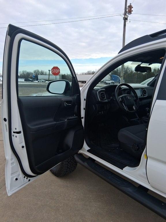 Toyota Tacoma 4WD Double Cab V6 MT TRD Off Road (Natl) 2016