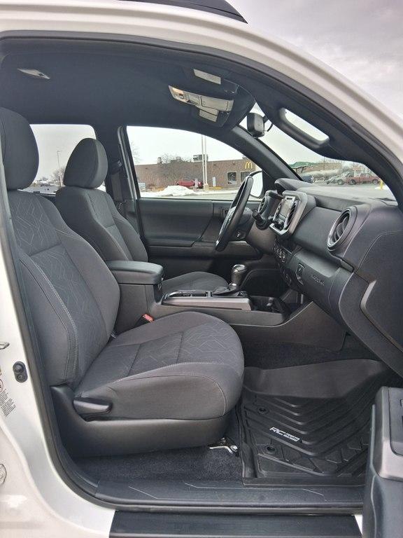 Toyota Tacoma 4WD Double Cab V6 MT TRD Off Road (Natl) 2016