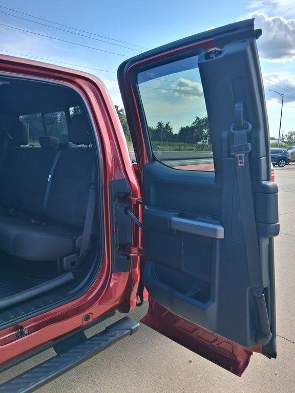 Ford F-150 4WD SuperCab 163" Lariat w/HD Payload Pkg 2015