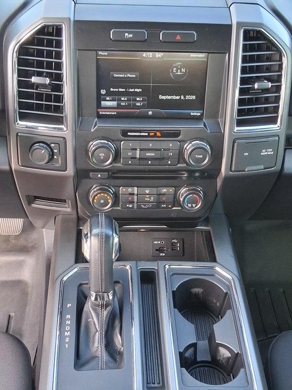 Ford F-150 4WD SuperCab 163" Lariat w/HD Payload Pkg 2015