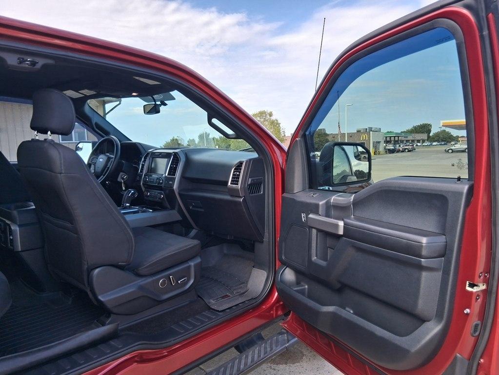 Ford F-150 4WD SuperCab 163" Lariat w/HD Payload Pkg 2015