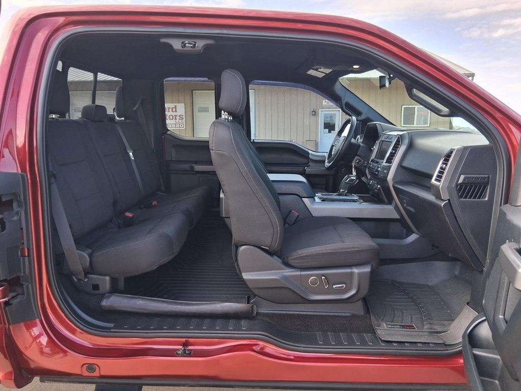 Ford F-150 4WD SuperCab 163" Lariat w/HD Payload Pkg 2015
