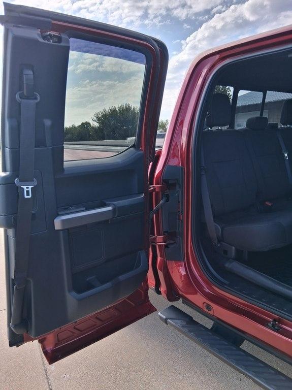 Ford F-150 4WD SuperCab 163" Lariat w/HD Payload Pkg 2015