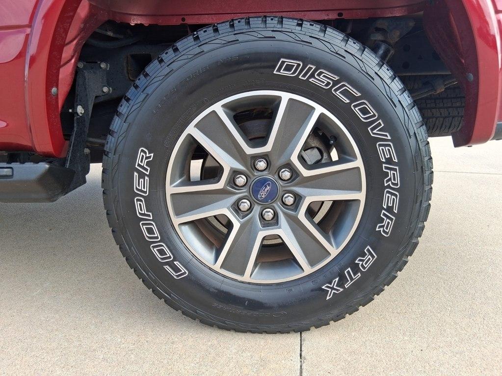 Ford F-150 4WD SuperCab 163" Lariat w/HD Payload Pkg 2015