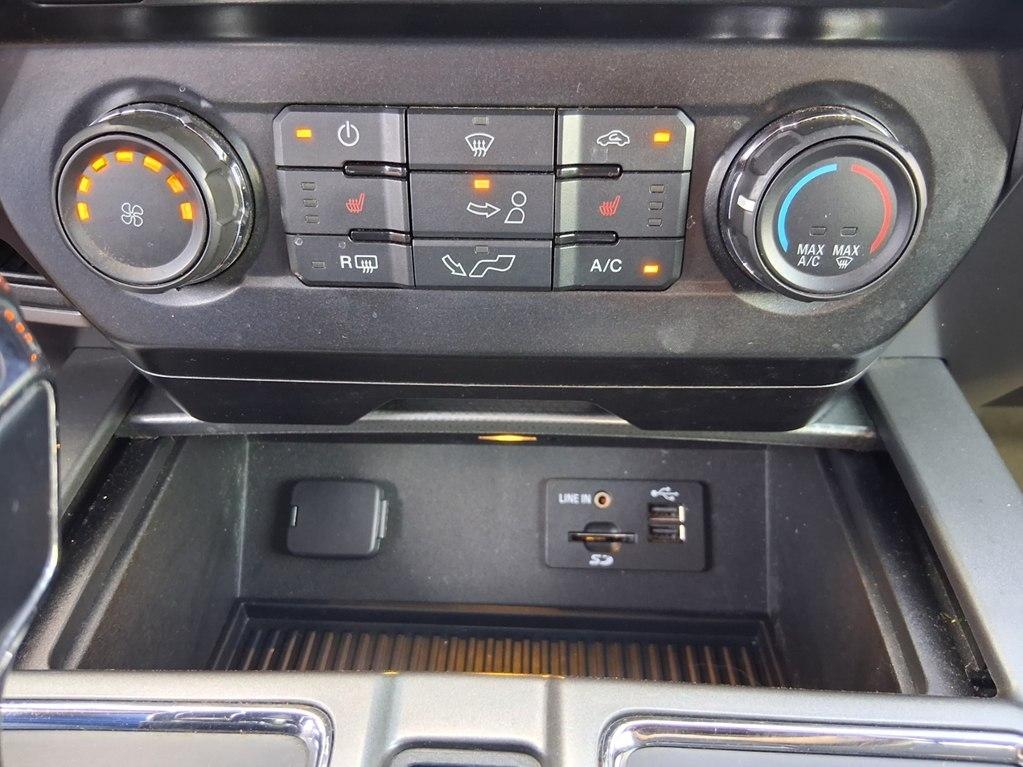 Ford F-150 4WD SuperCab 163" Lariat w/HD Payload Pkg 2015