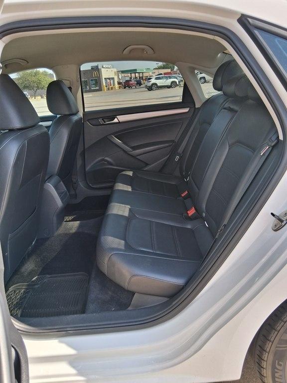 Volkswagen Passat 4dr Sdn 1.8T Auto Wolfsburg Ed PZEV 2014