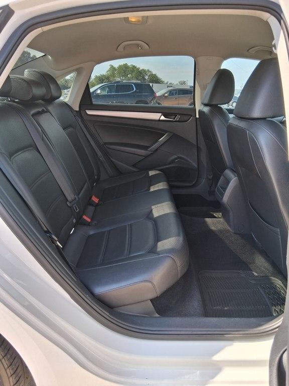 Volkswagen Passat 4dr Sdn 1.8T Auto Wolfsburg Ed PZEV 2014