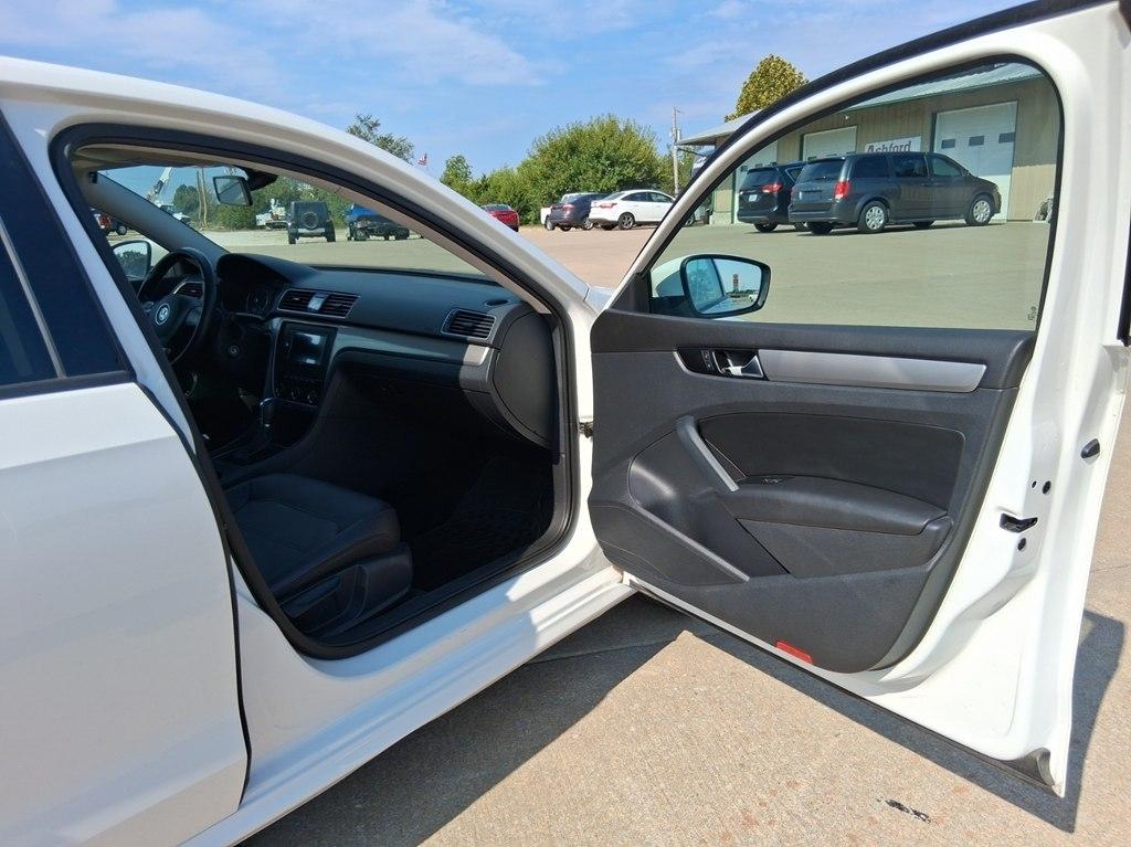 Volkswagen Passat 4dr Sdn 1.8T Auto Wolfsburg Ed PZEV 2014