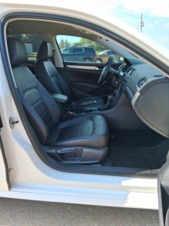 Volkswagen Passat 4dr Sdn 1.8T Auto Wolfsburg Ed PZEV 2014