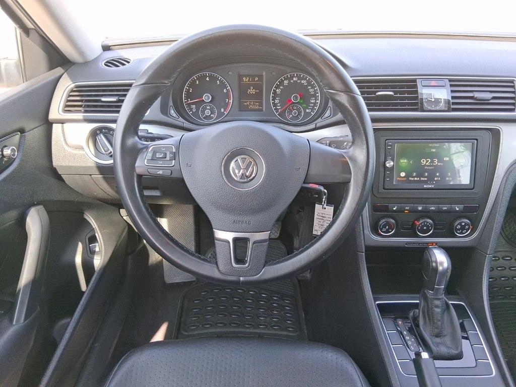 Volkswagen Passat 4dr Sdn 1.8T Auto Wolfsburg Ed PZEV 2014