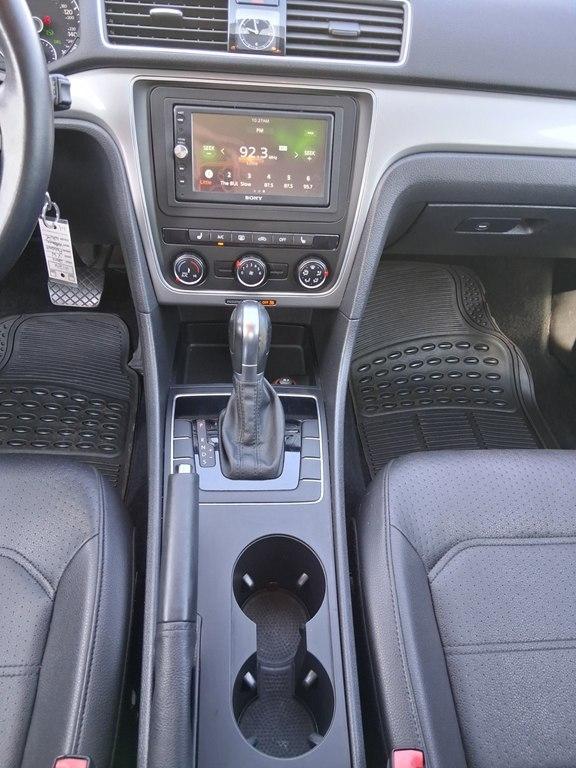 Volkswagen Passat 4dr Sdn 1.8T Auto Wolfsburg Ed PZEV 2014