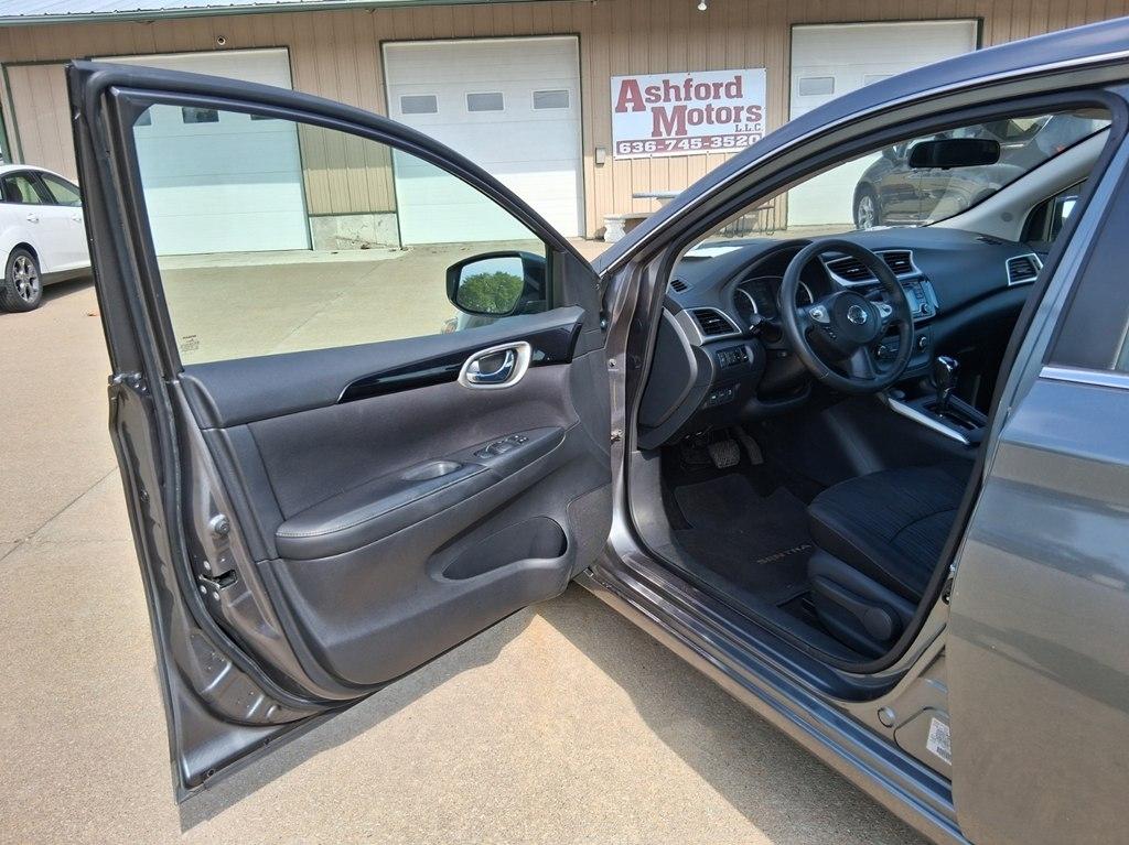 Nissan Sentra 4dr Sdn I4 CVT SV 2016