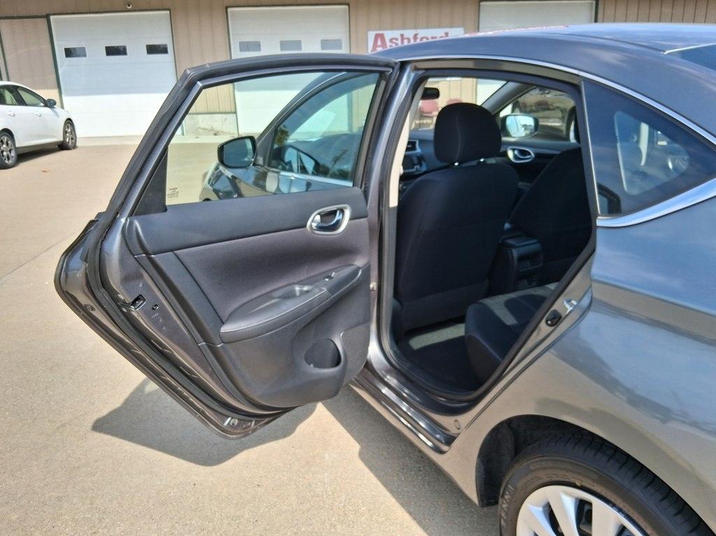 Nissan Sentra 4dr Sdn I4 CVT SV 2016