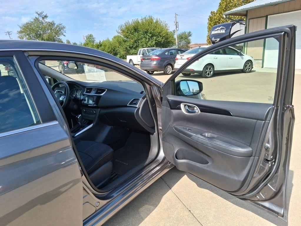 Nissan Sentra 4dr Sdn I4 CVT SV 2016
