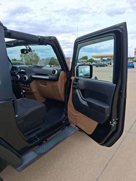 Jeep Wrangler 4WD 2dr Sahara 2015