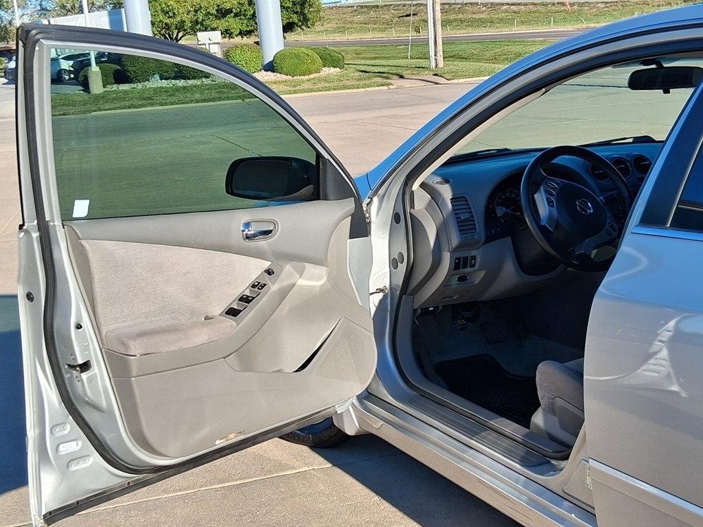 Nissan Altima 4dr Sdn I4 CVT 2.5 S 2012