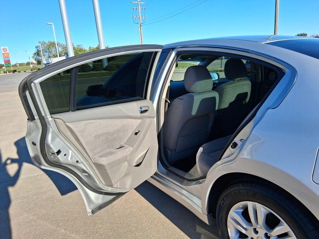 Nissan Altima 4dr Sdn I4 CVT 2.5 S 2012