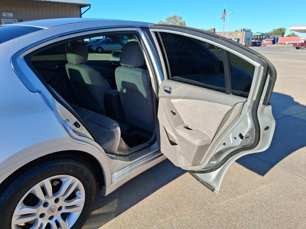 Nissan Altima 4dr Sdn I4 CVT 2.5 S 2012