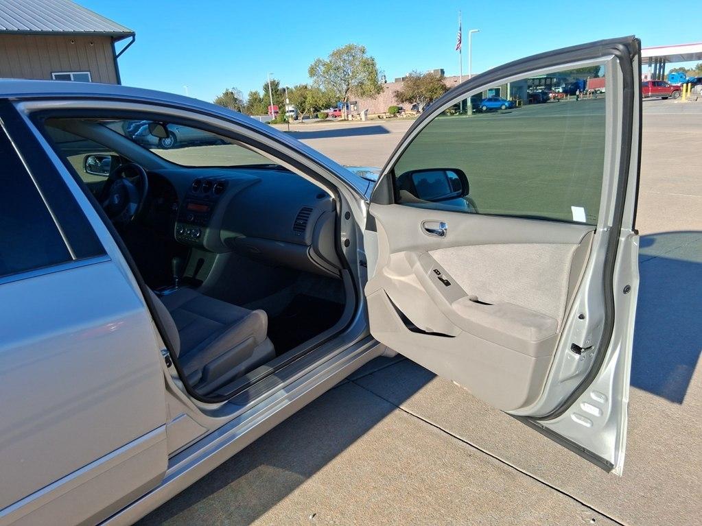 Nissan Altima 4dr Sdn I4 CVT 2.5 S 2012