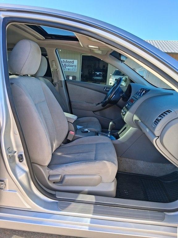 Nissan Altima 4dr Sdn I4 CVT 2.5 S 2012
