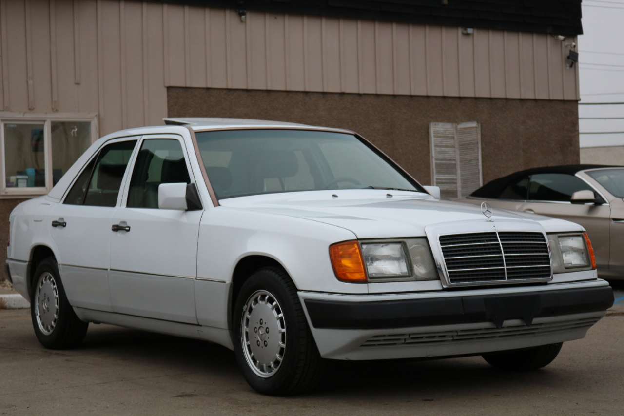 1993 Mercedes Benz 300 photo 3