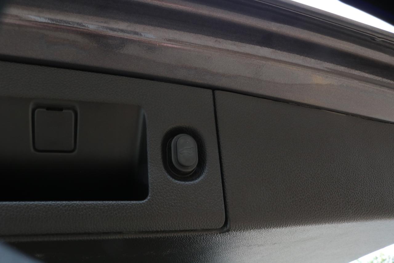 GMC Yukon XL photo 49