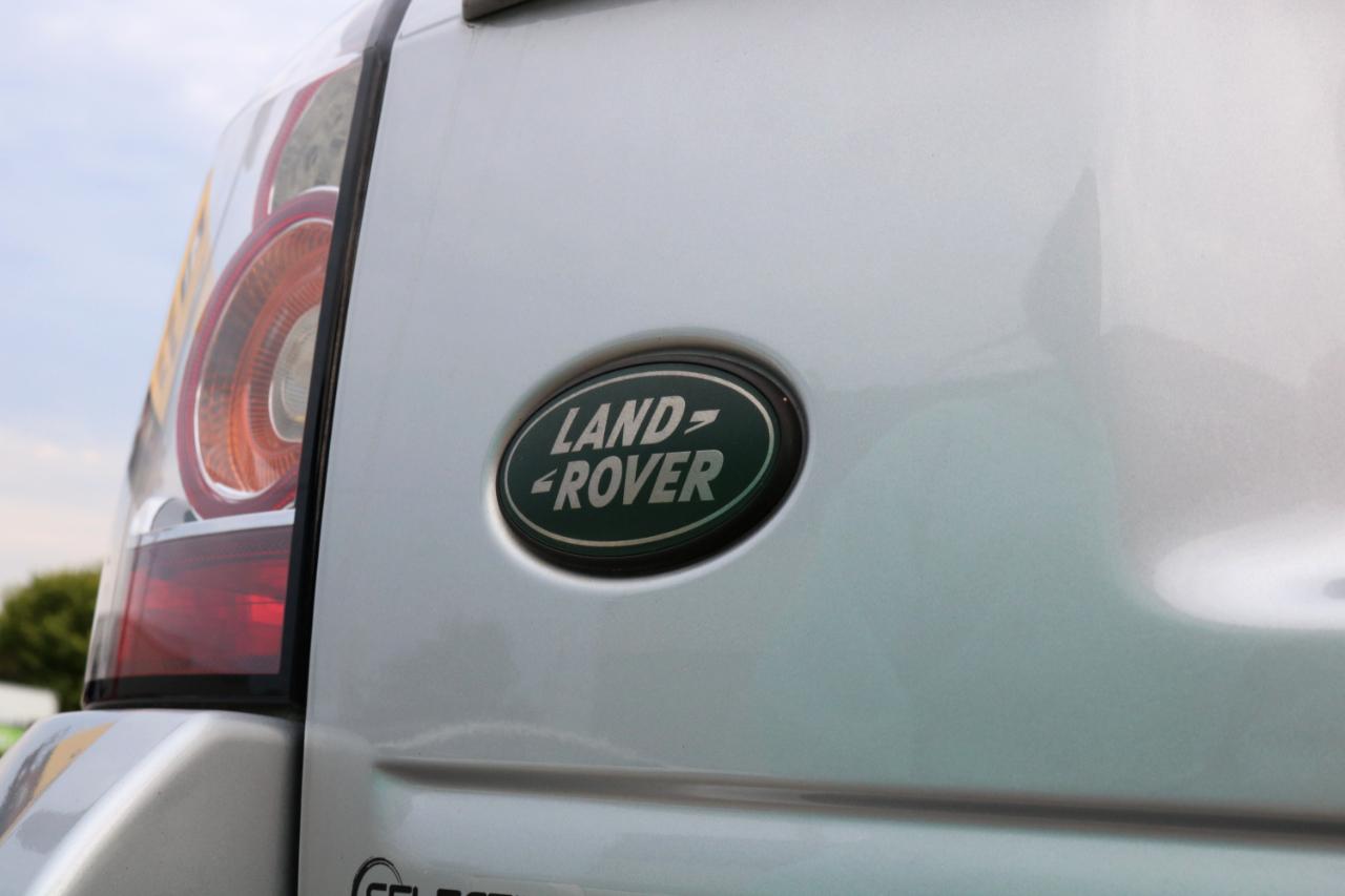 Land Rover LR2 photo 9