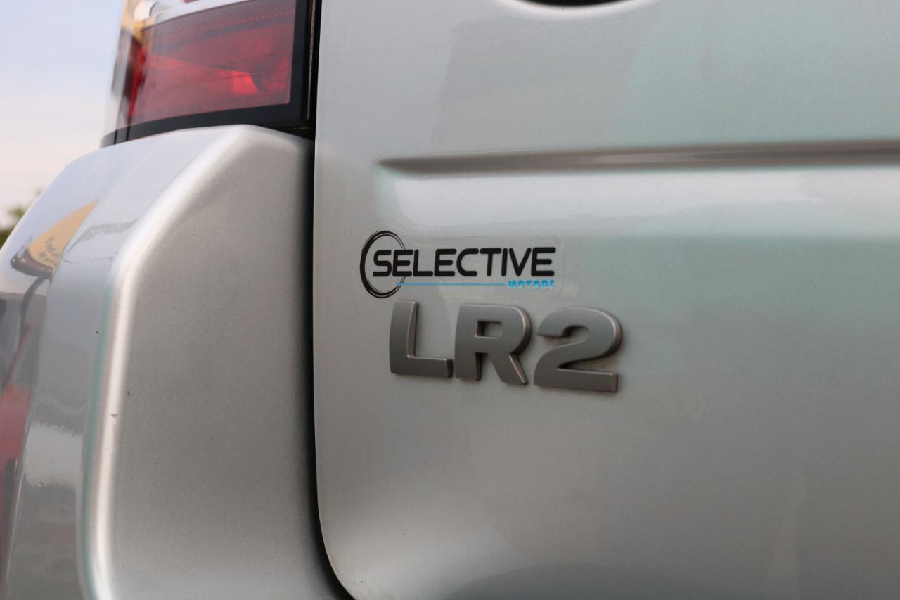 Land Rover LR2 photo 10