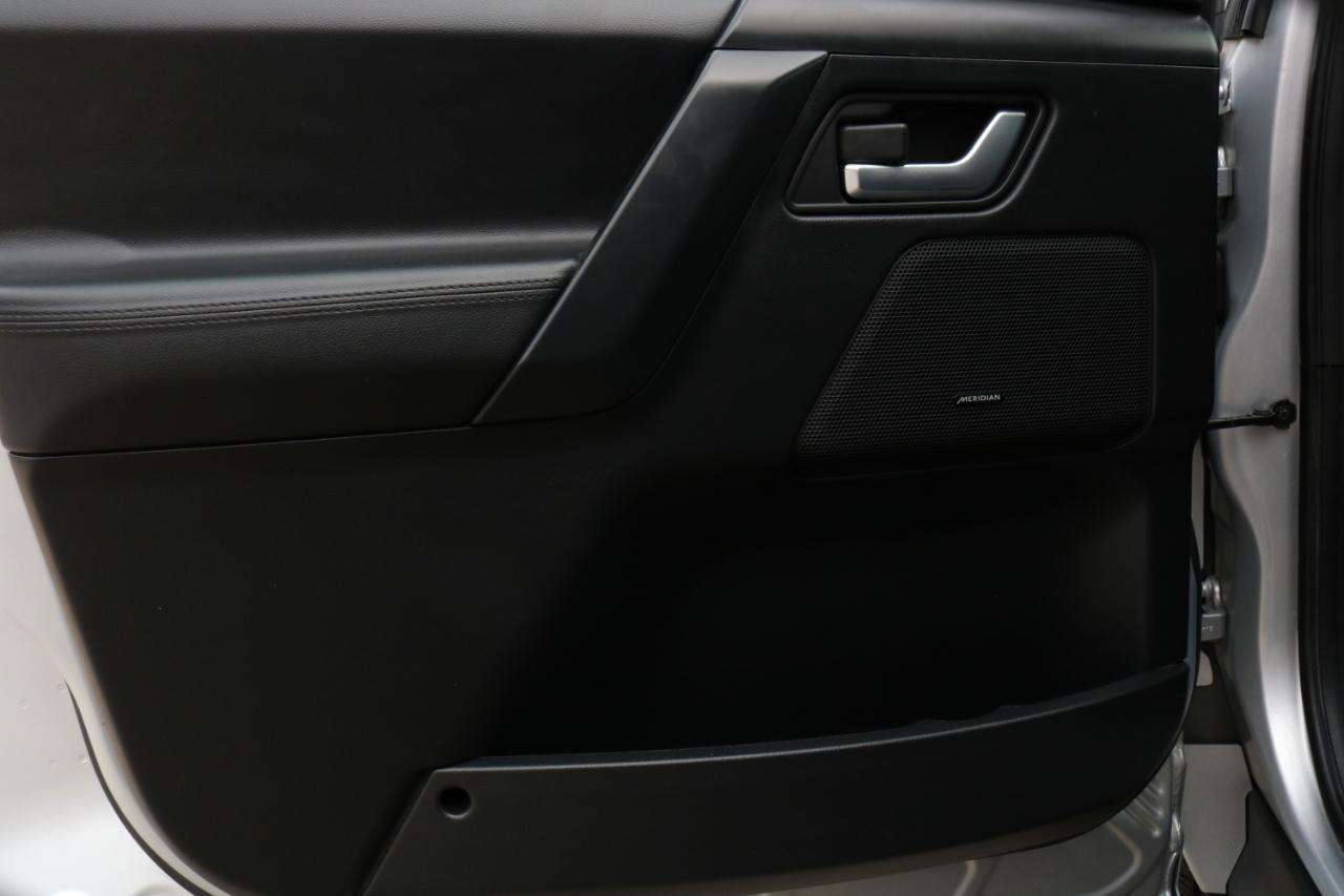 Land Rover LR2 photo 14