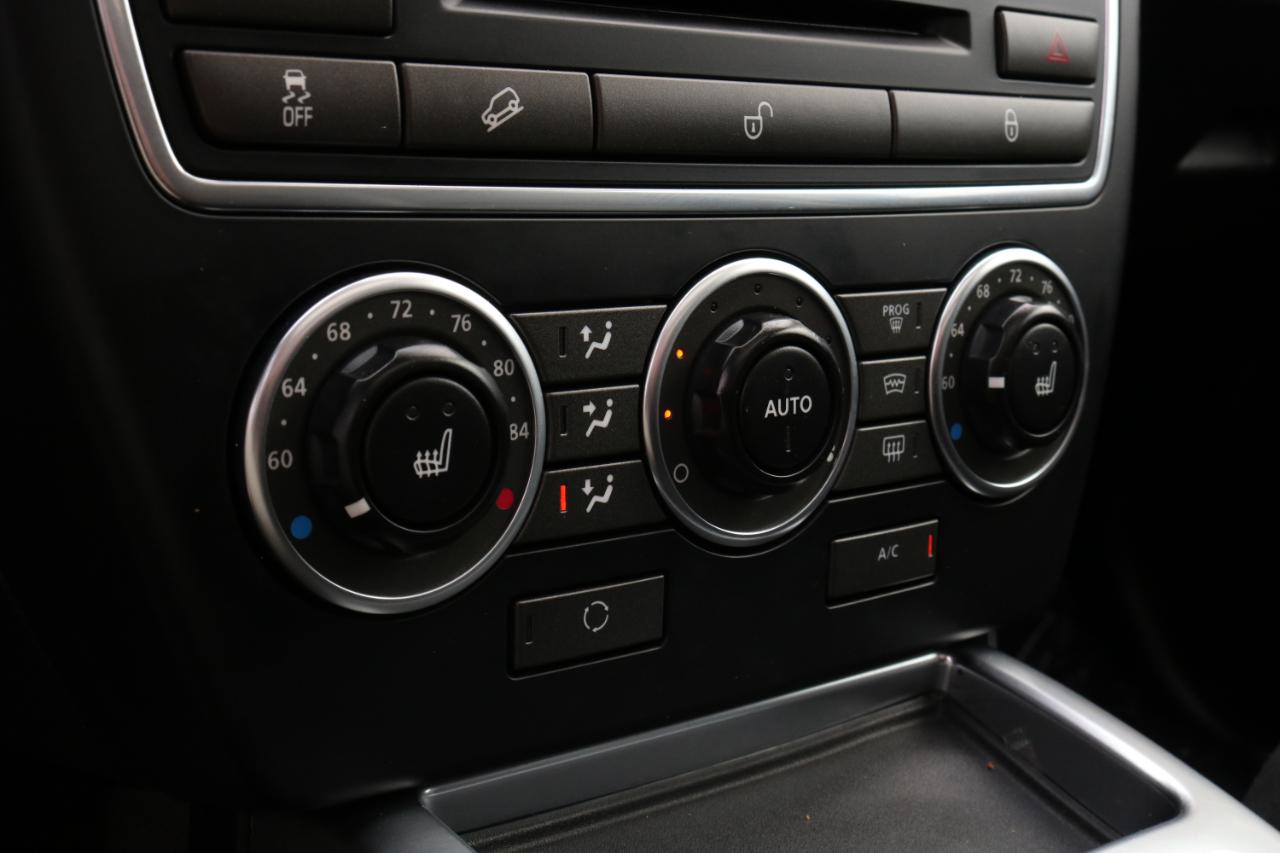 Land Rover LR2 photo 24