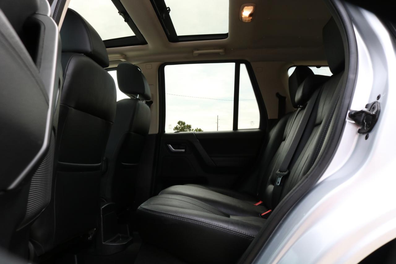 Land Rover LR2 photo 30