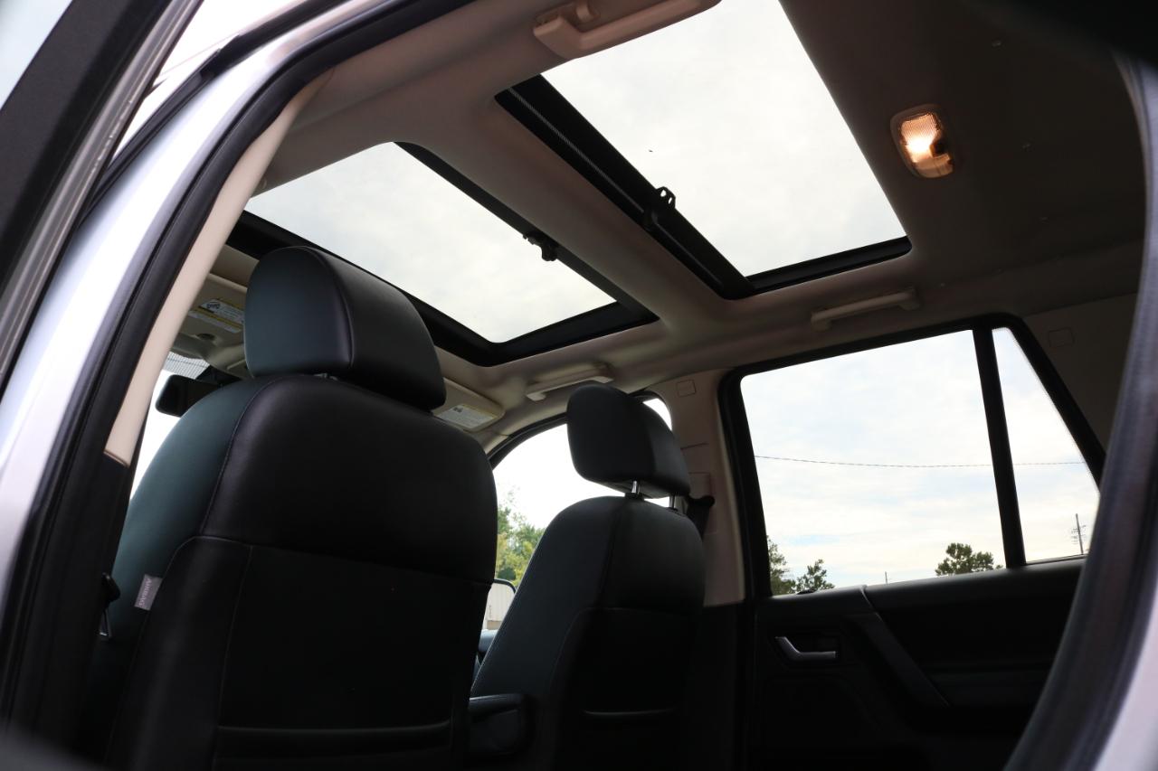 Land Rover LR2 photo 31