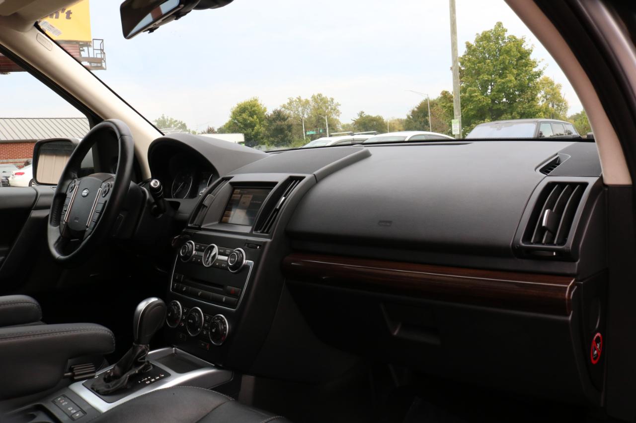 Land Rover LR2 photo 39