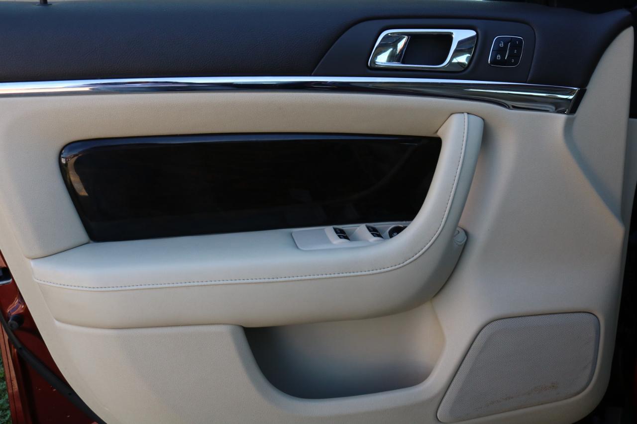 Lincoln MKS photo 15