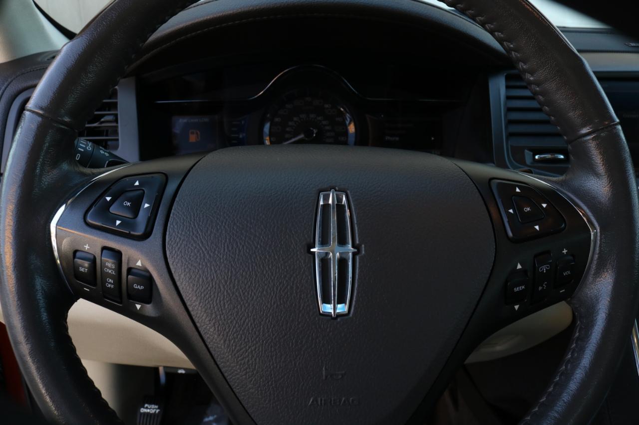 Lincoln MKS photo 21