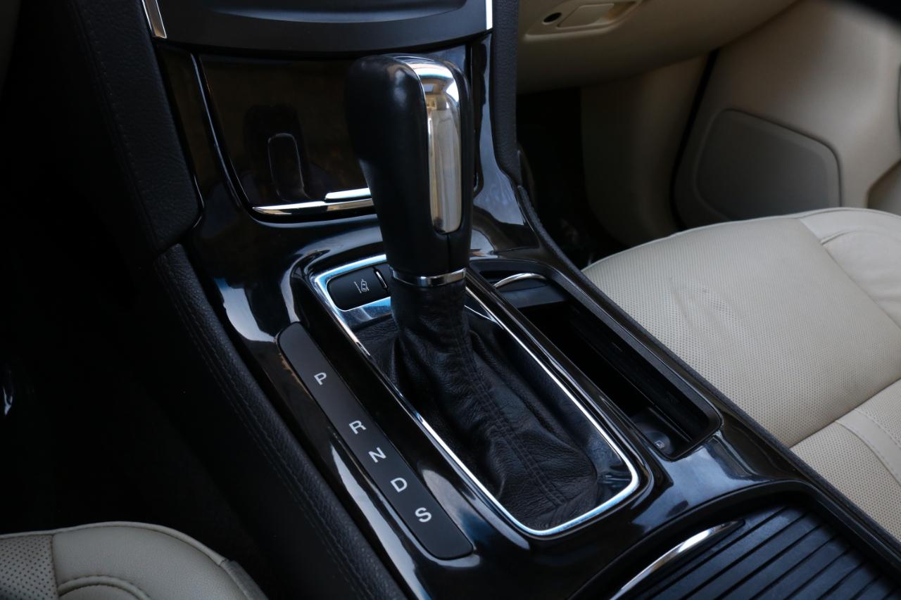 Lincoln MKS photo 28