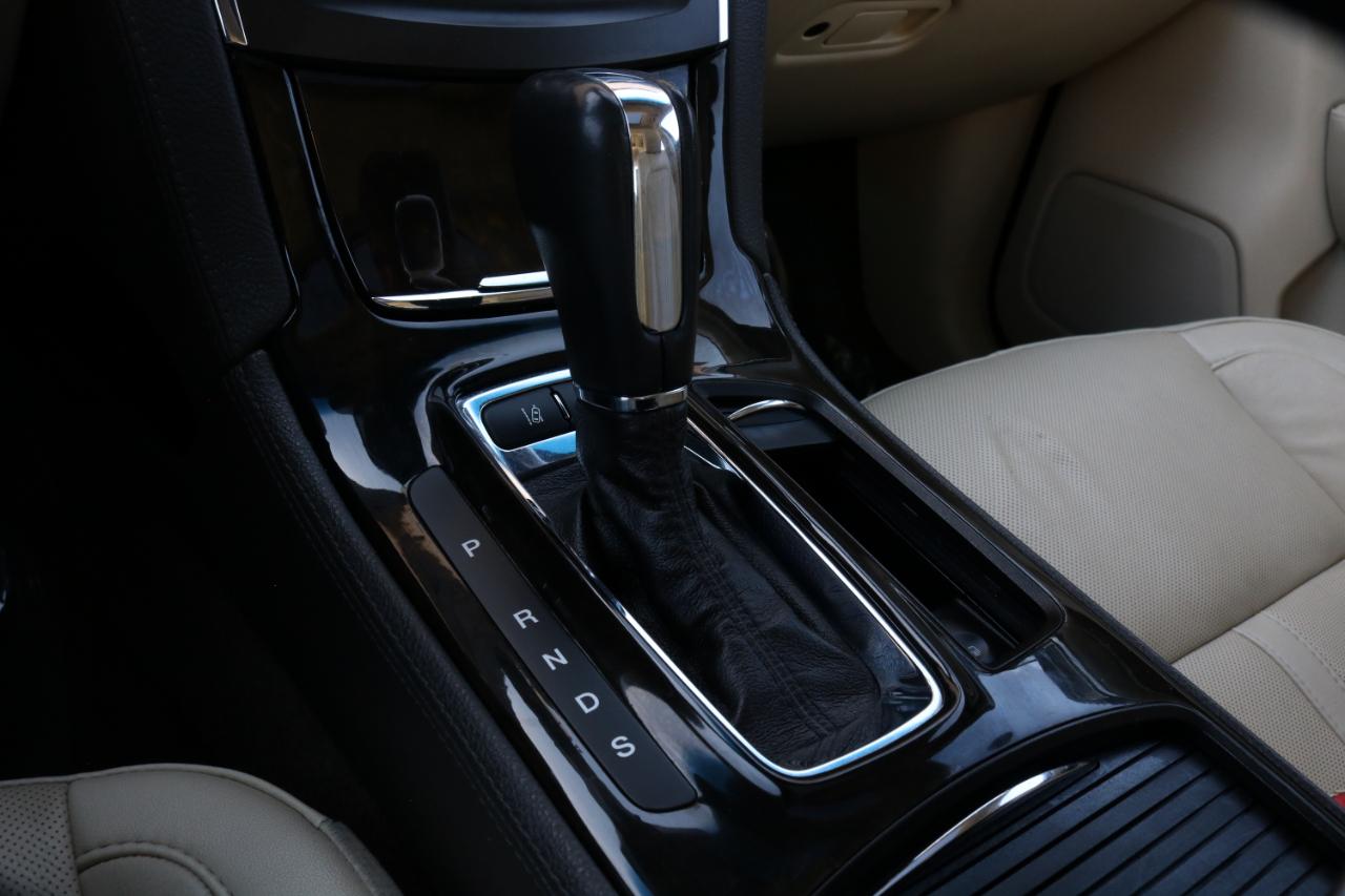 Lincoln MKS photo 29