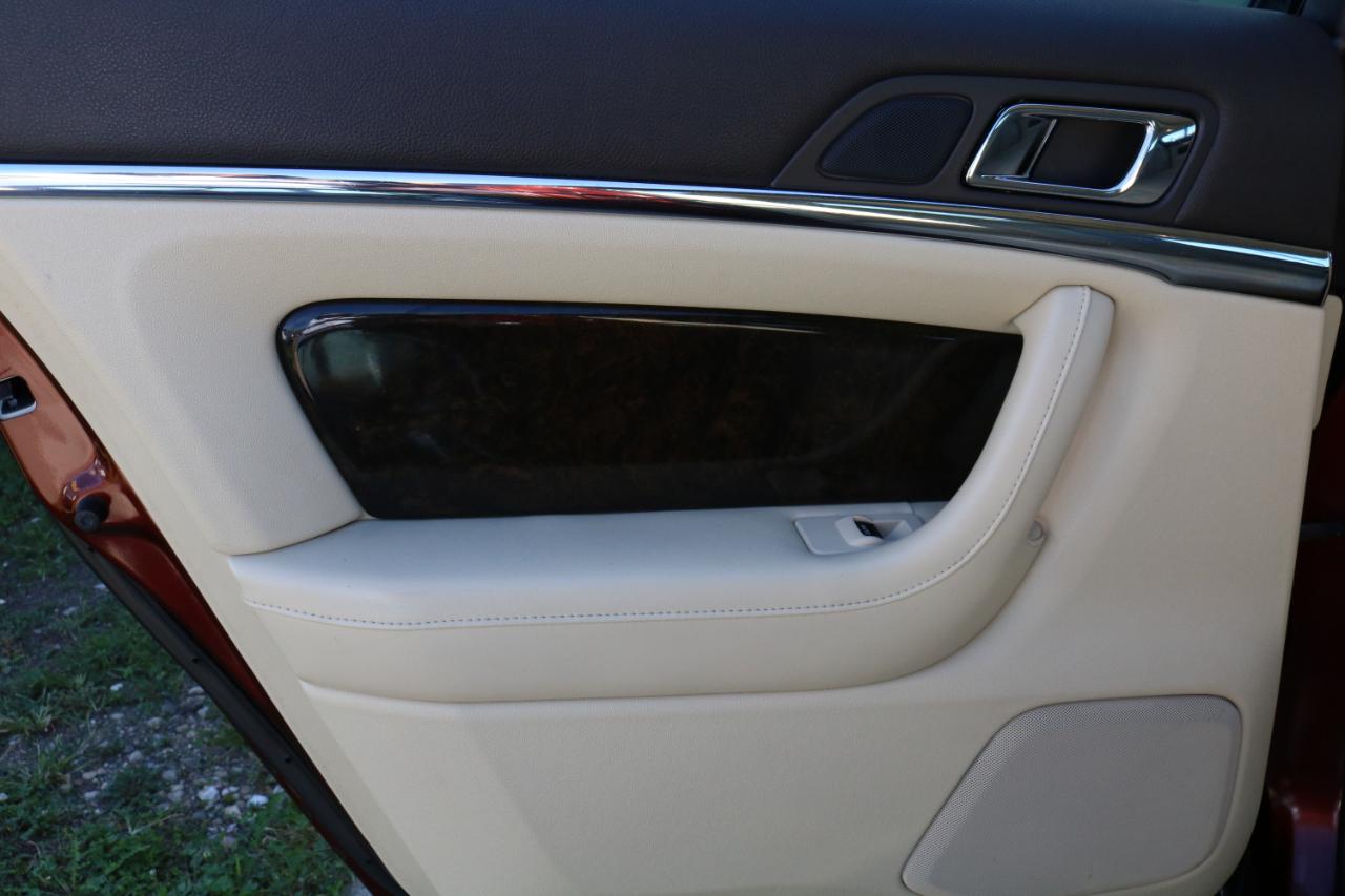 Lincoln MKS photo 30