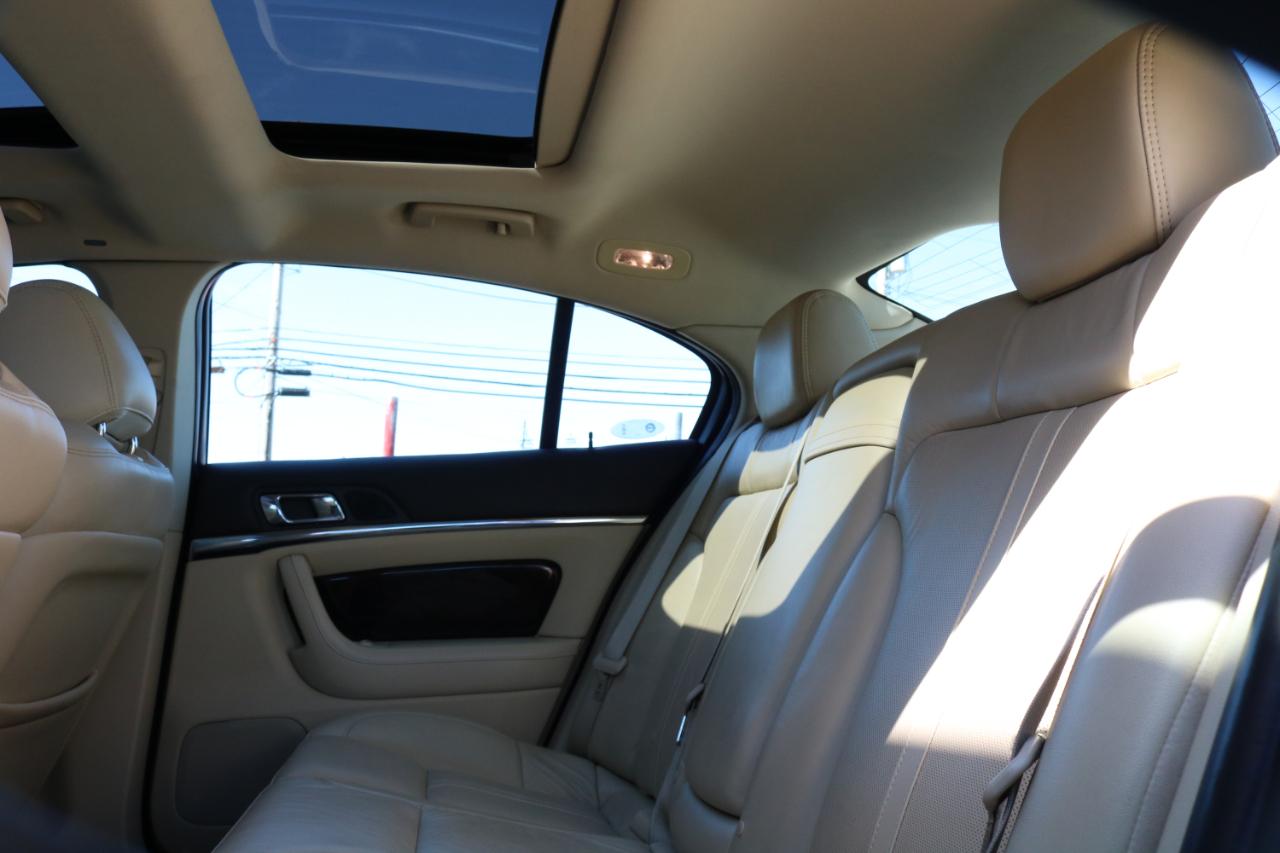 Lincoln MKS photo 32