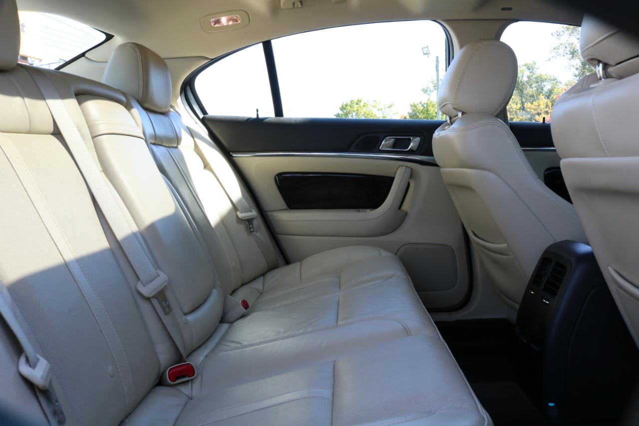 Lincoln MKS photo 35