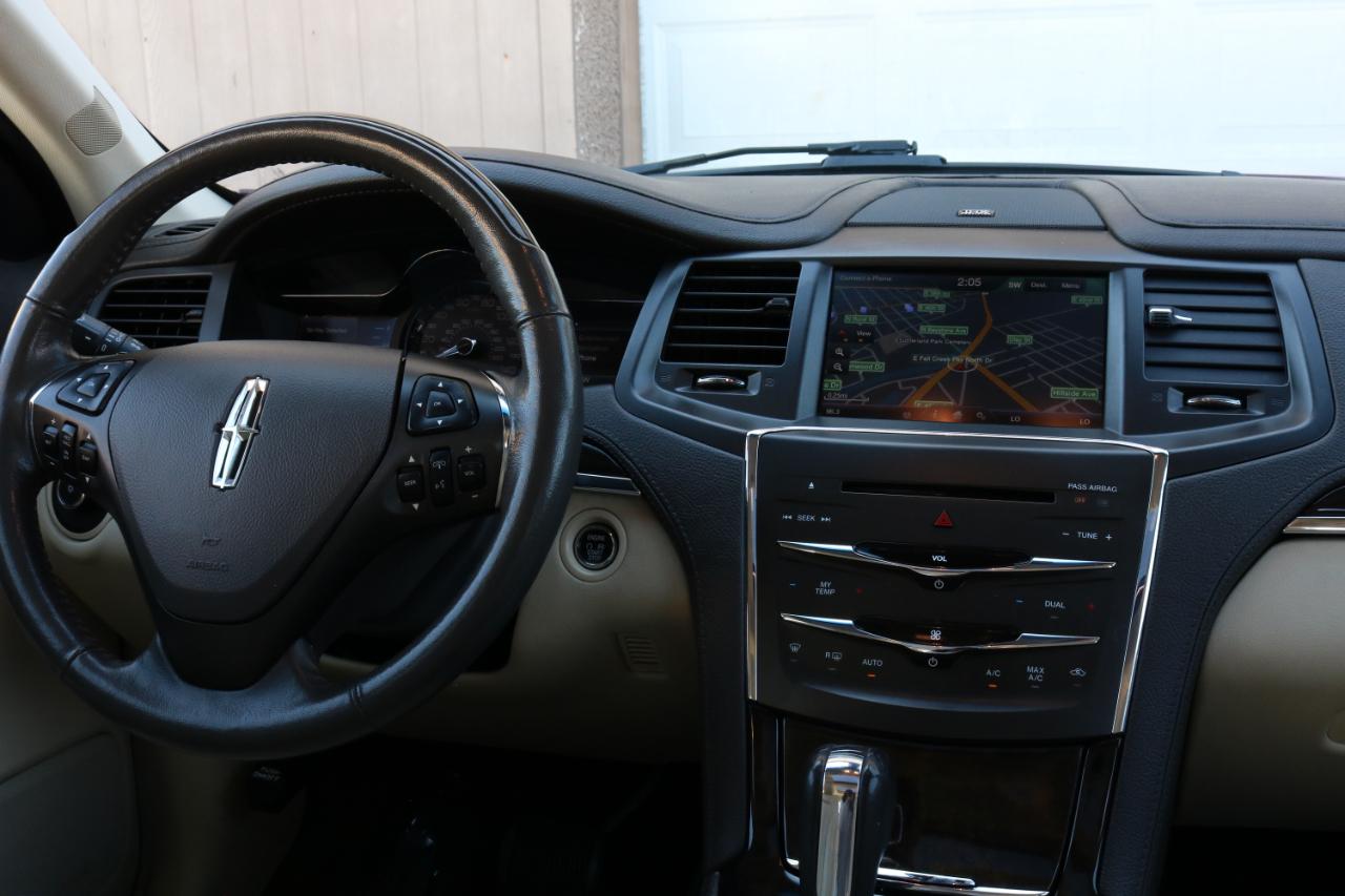 Lincoln MKS photo 40