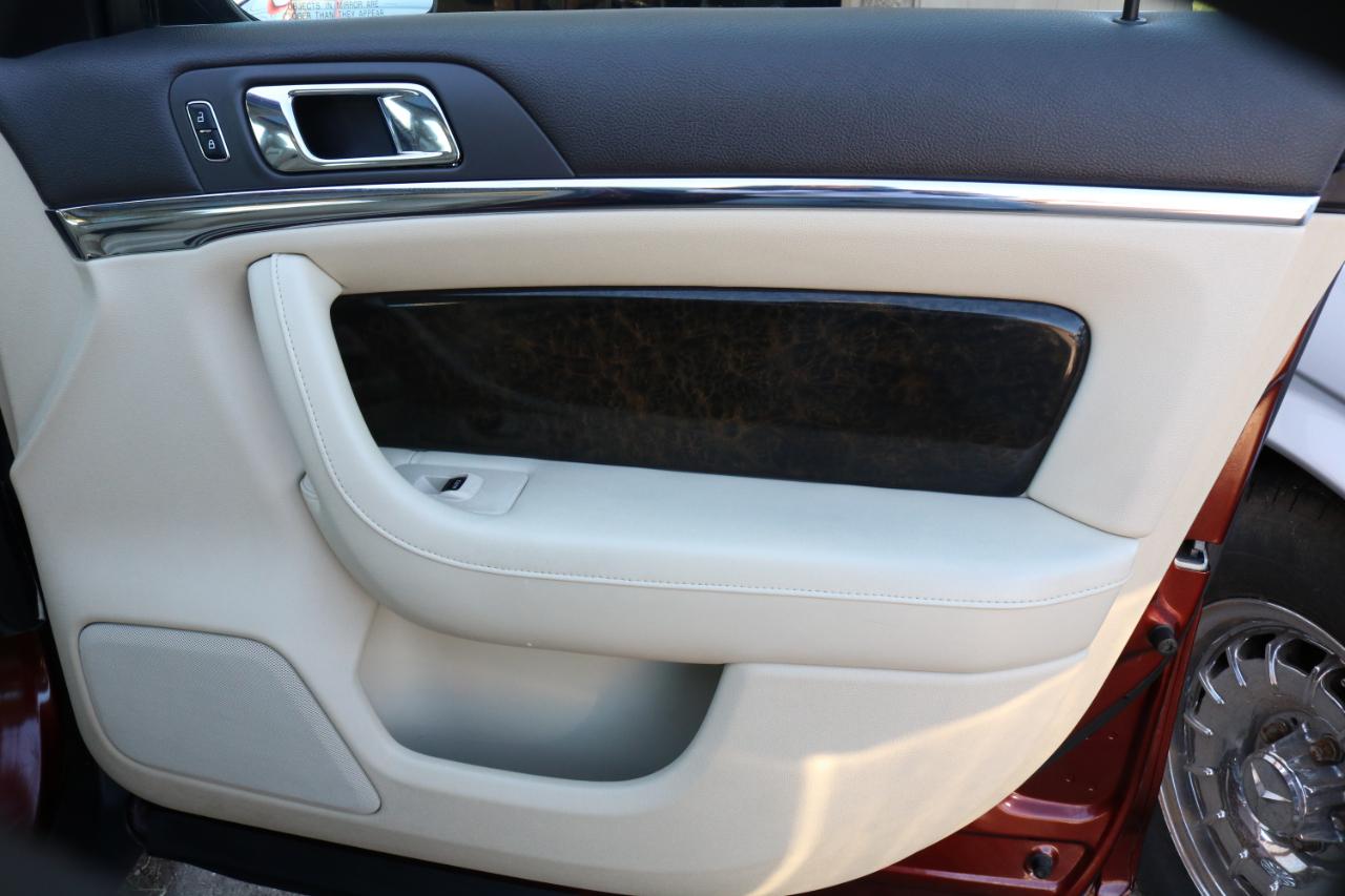 Lincoln MKS photo 41