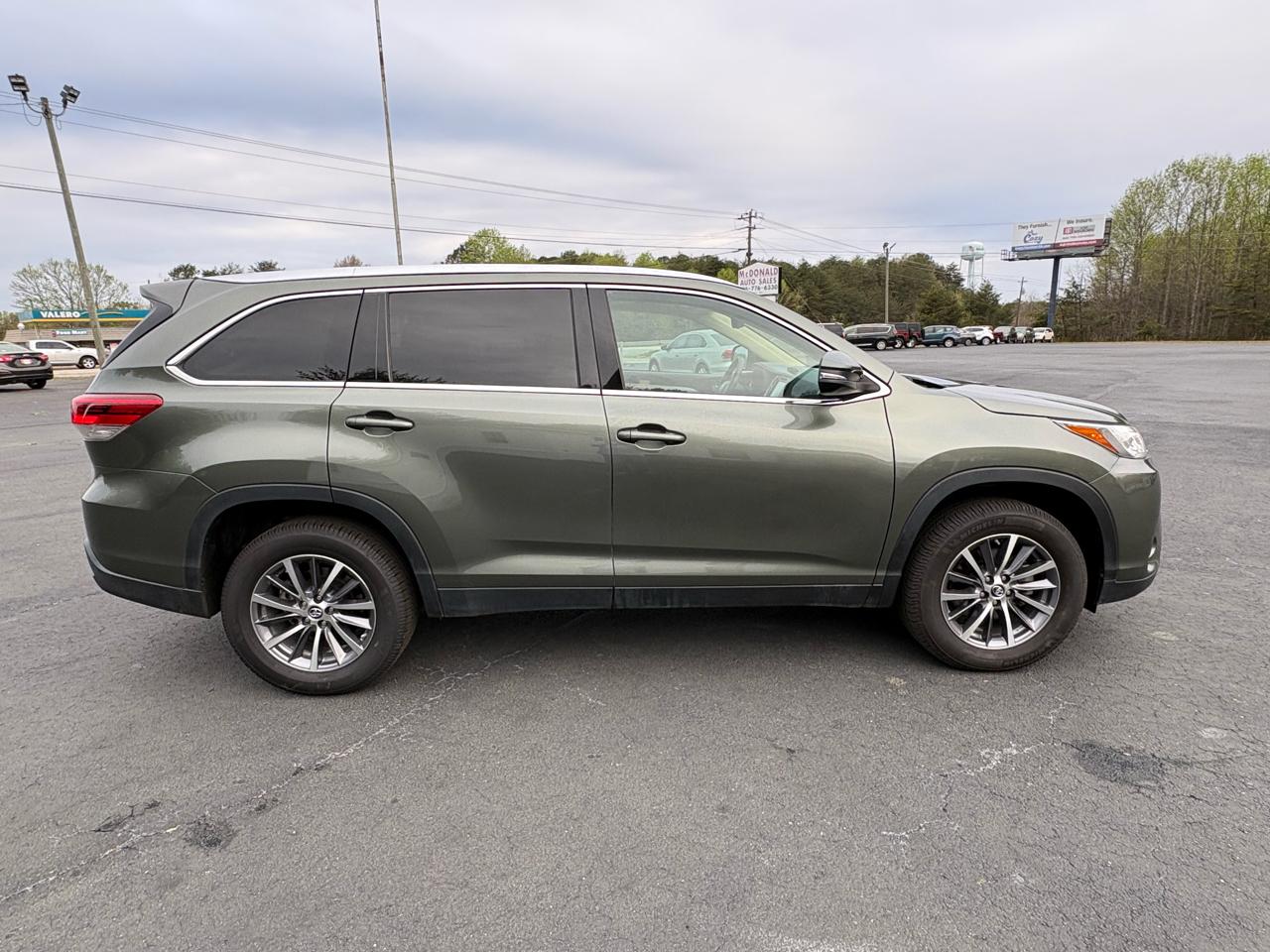 Toyota Highlander XLE FWD V6 2019